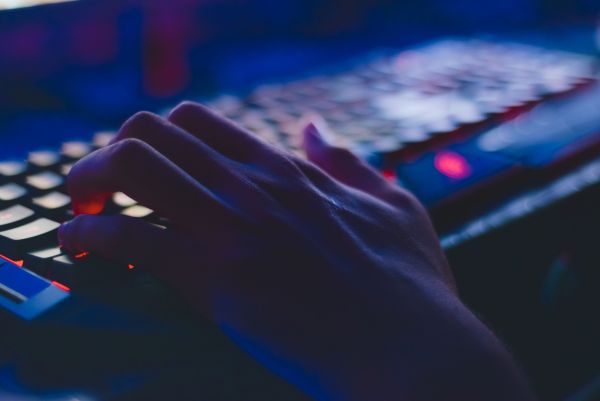 Test du corsair k95 : un clavier gaming incontournable !